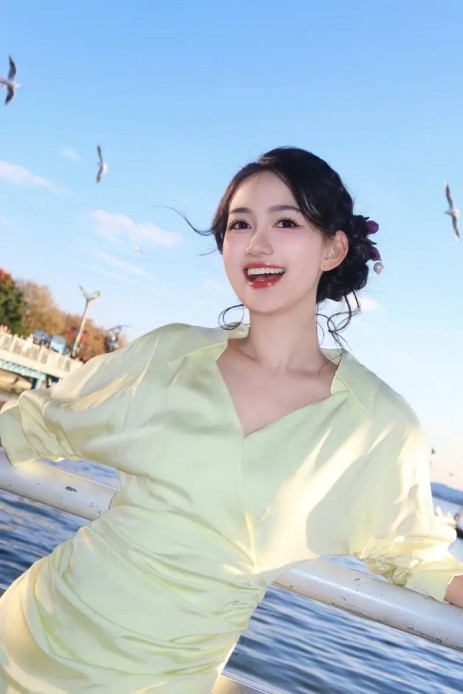 杨旭文突发身体不适取消直播 目前已紧急服药