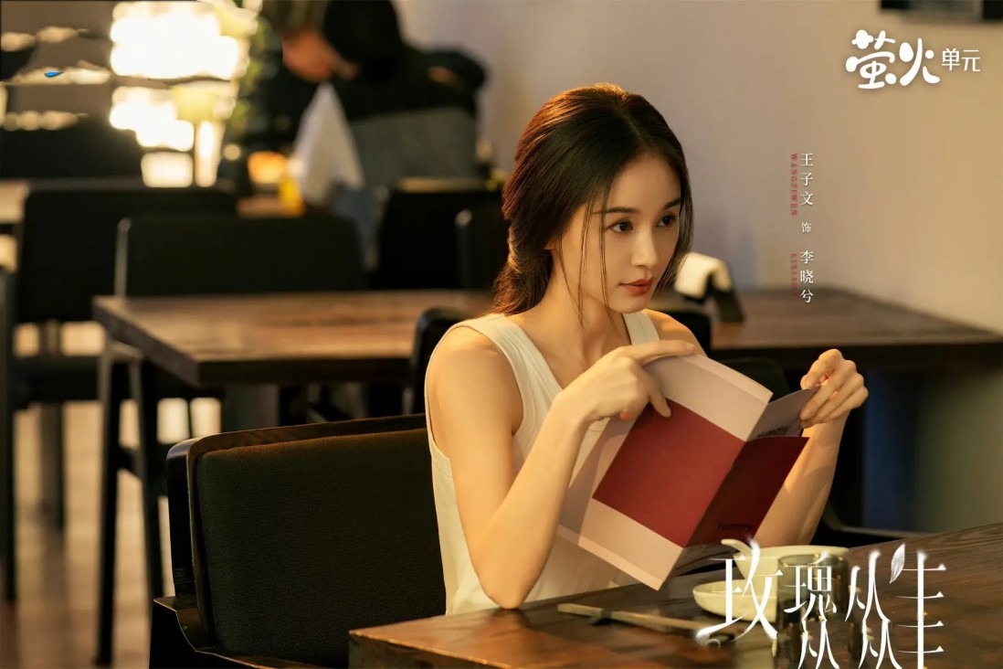 吴谨言与老公洪尧去海南度假被偶遇！在餐厅品尝美食好惬意